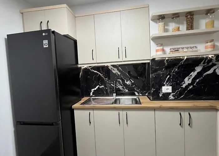 Golden House * בראט